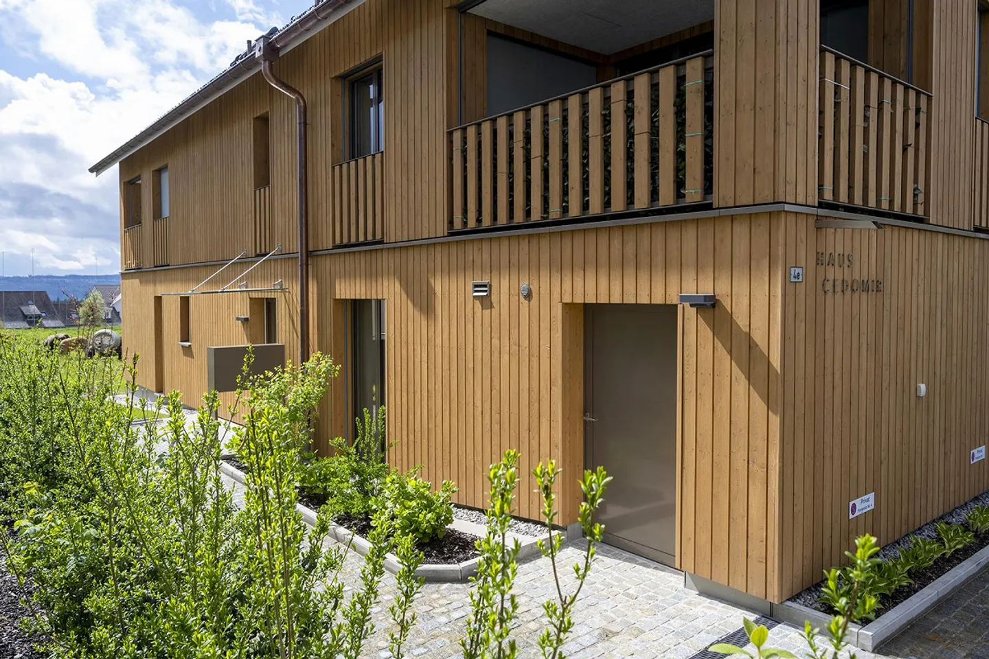 Appartamento moderno di 2,5 locali in una posizione tranquilla a Gutenswil - Foto 2 di 8