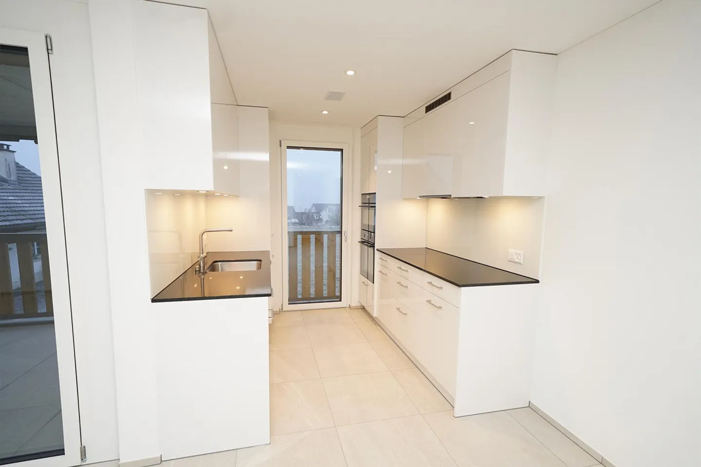 Appartamento moderno di 2,5 locali in una posizione tranquilla a Gutenswil - Foto 5 di 8