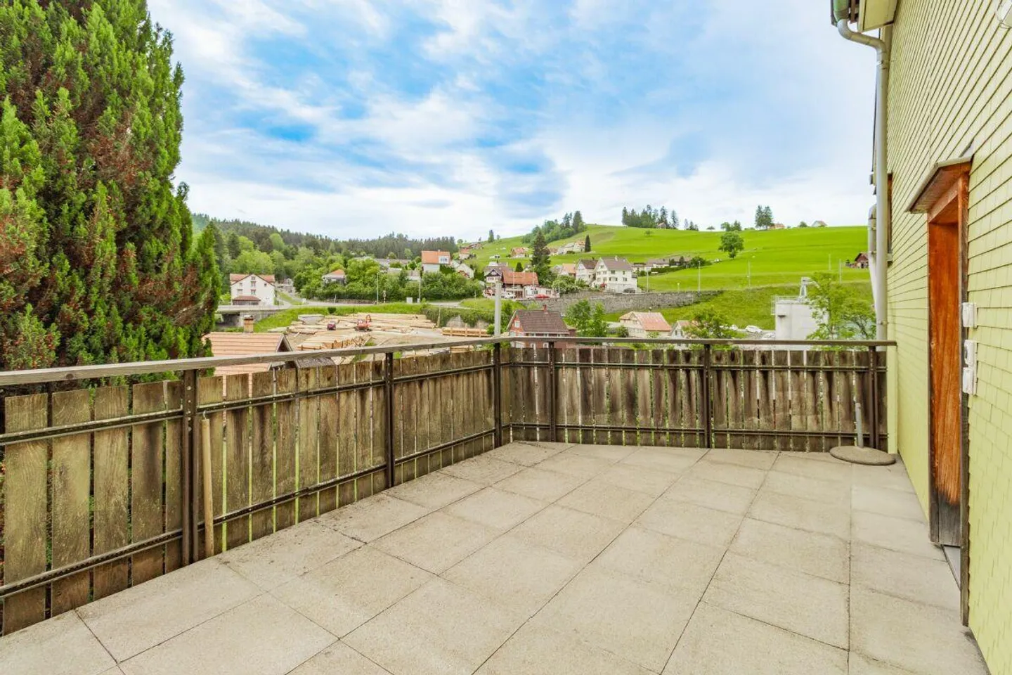 Spacious 6.5-room single-family house with versatile space offerings - Photo 11 of 14