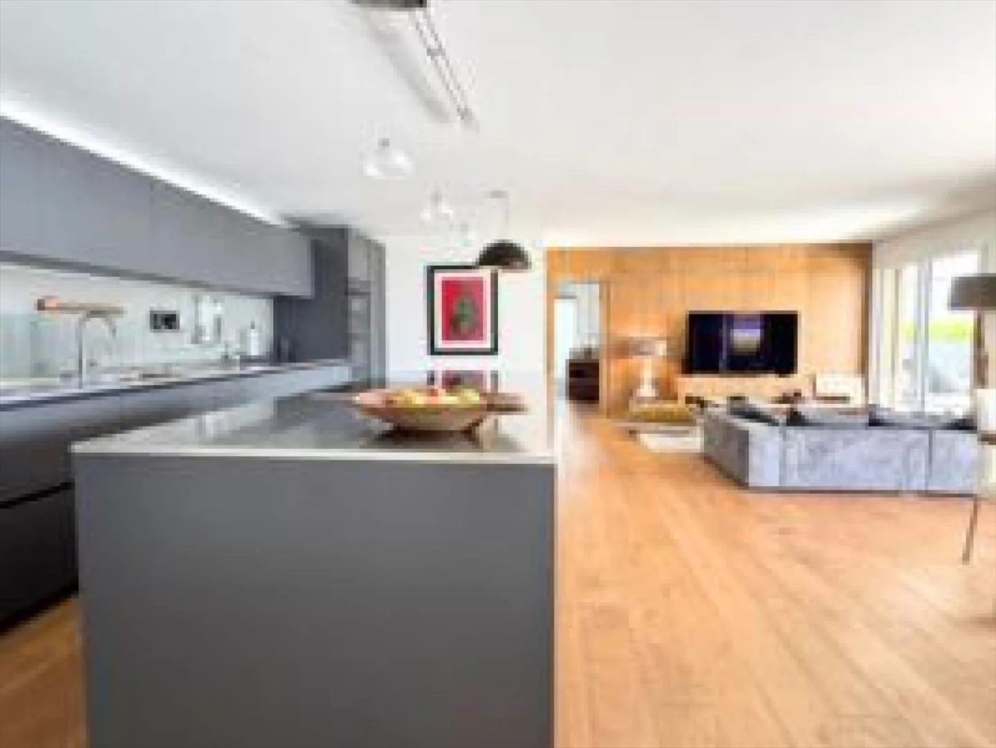 Magnificent high-end apartment with a breathtaking view - Photo 3 of 13
