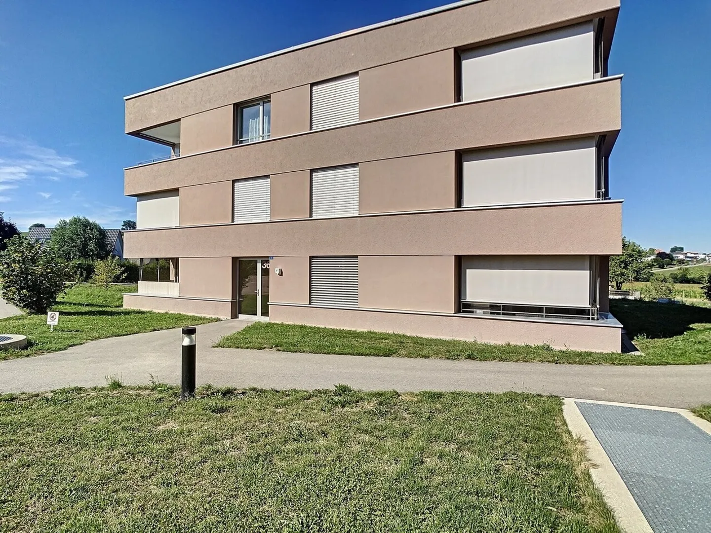 MAGNIFICO APPARTAMENTO in un edificio del 2018 in un contesto verde - Foto 1 di 3