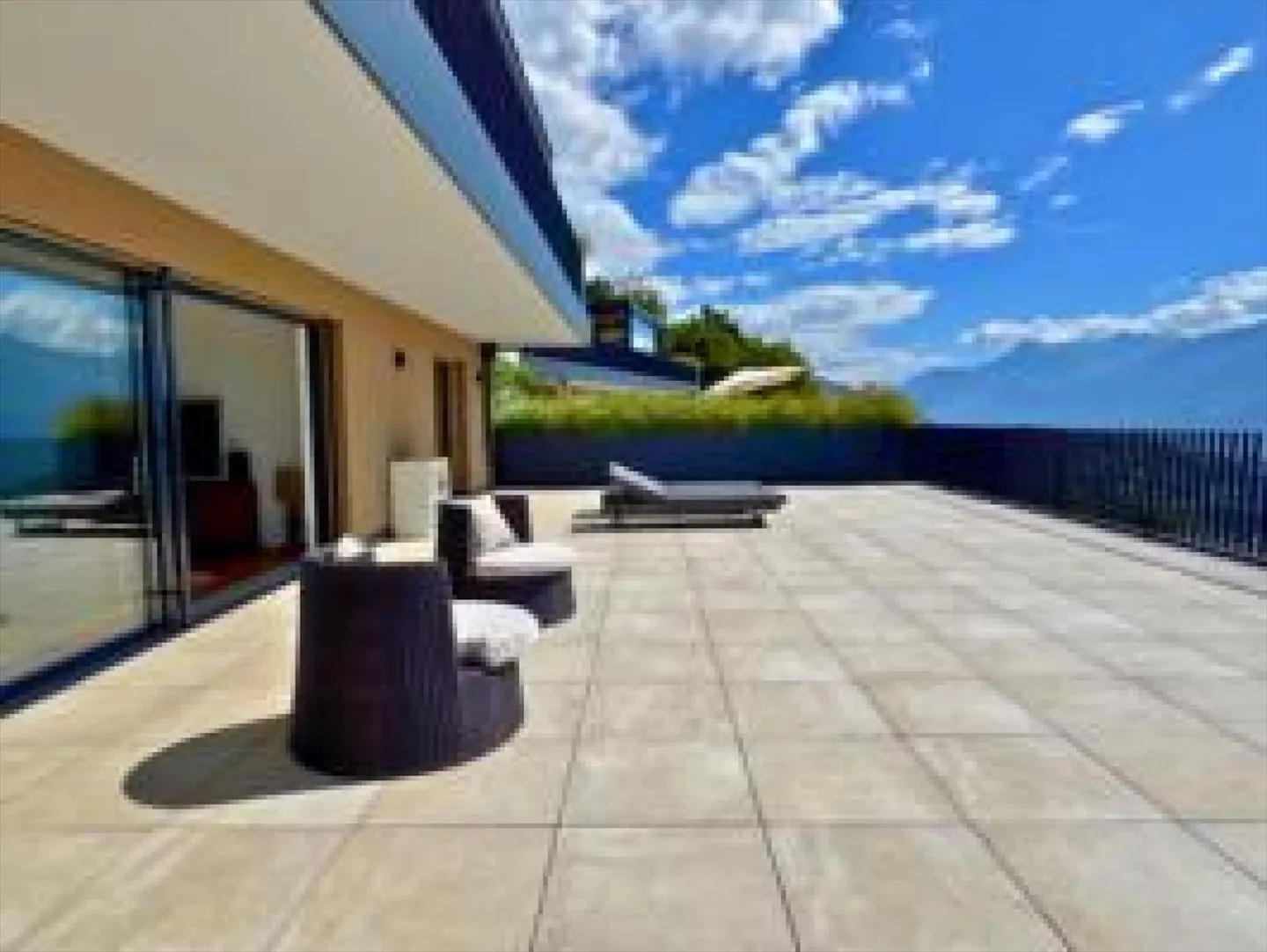 Magnificent high-end apartment with a breathtaking view - Photo 9 of 13