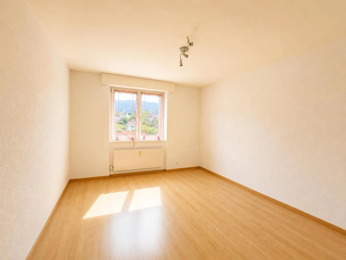 Charmant appartement de 4 pièces avec 2 balcons - Foto 7 von 13