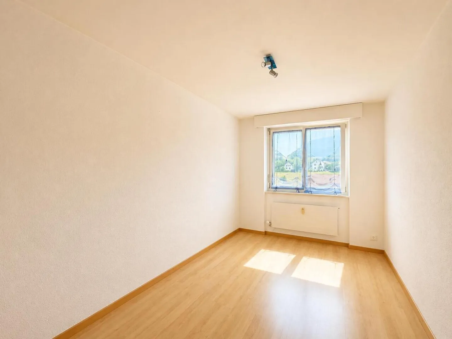 Charmant appartement de 4 pièces avec 2 balcons - Foto 8 von 13