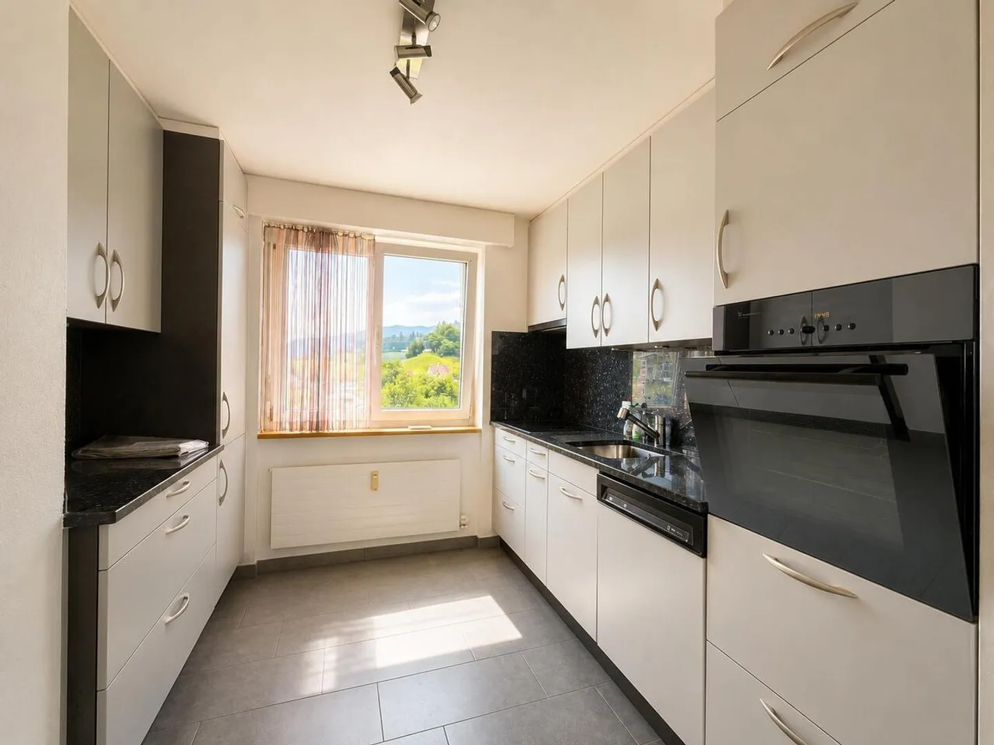 Charmant appartement de 4 pièces avec 2 balcons - Foto 3 von 13