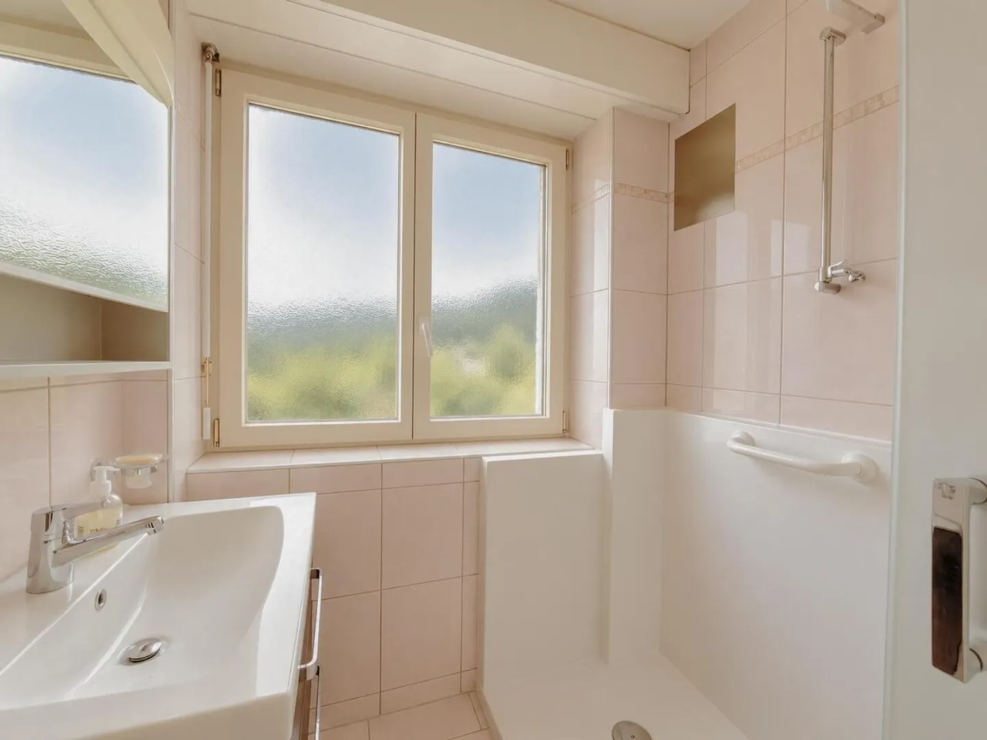Charmant appartement de 4 pièces avec 2 balcons - Foto 10 von 13