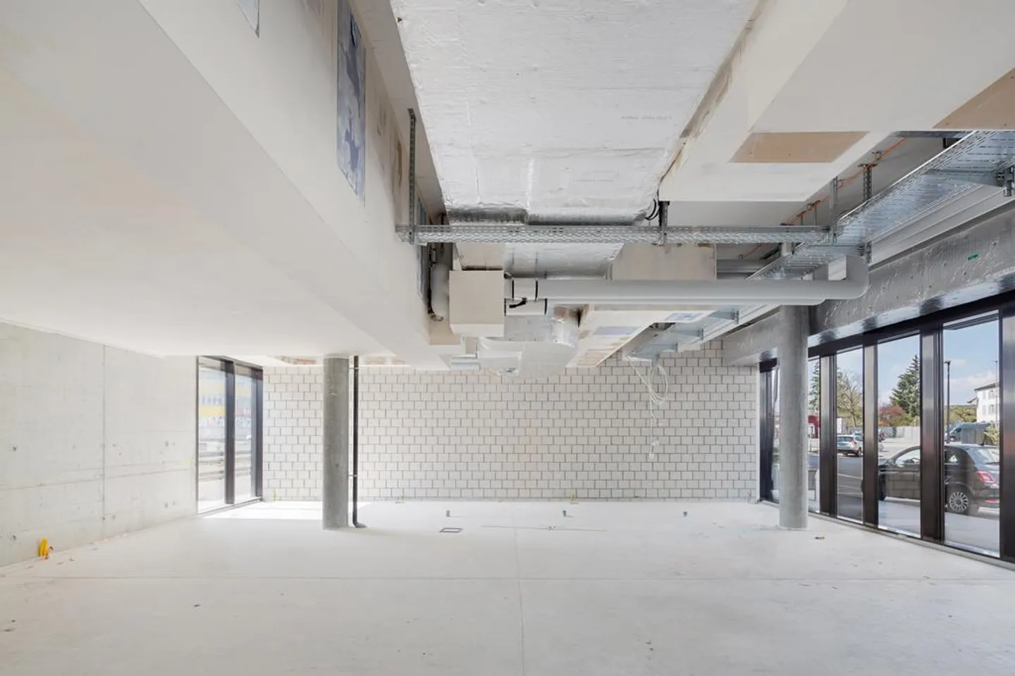 Great commercial space directly at the train station - Photo 2 of 9