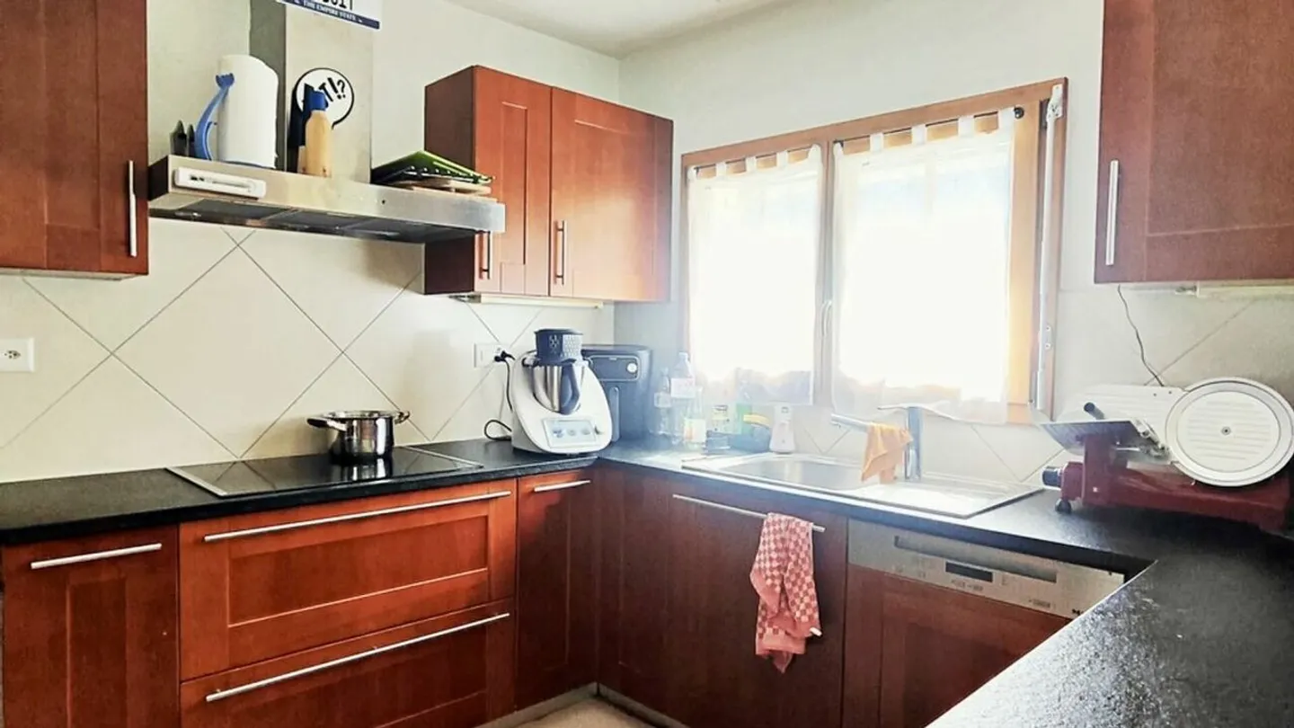 Spacious Villa for Sale in Fully - Photo 12 of 16