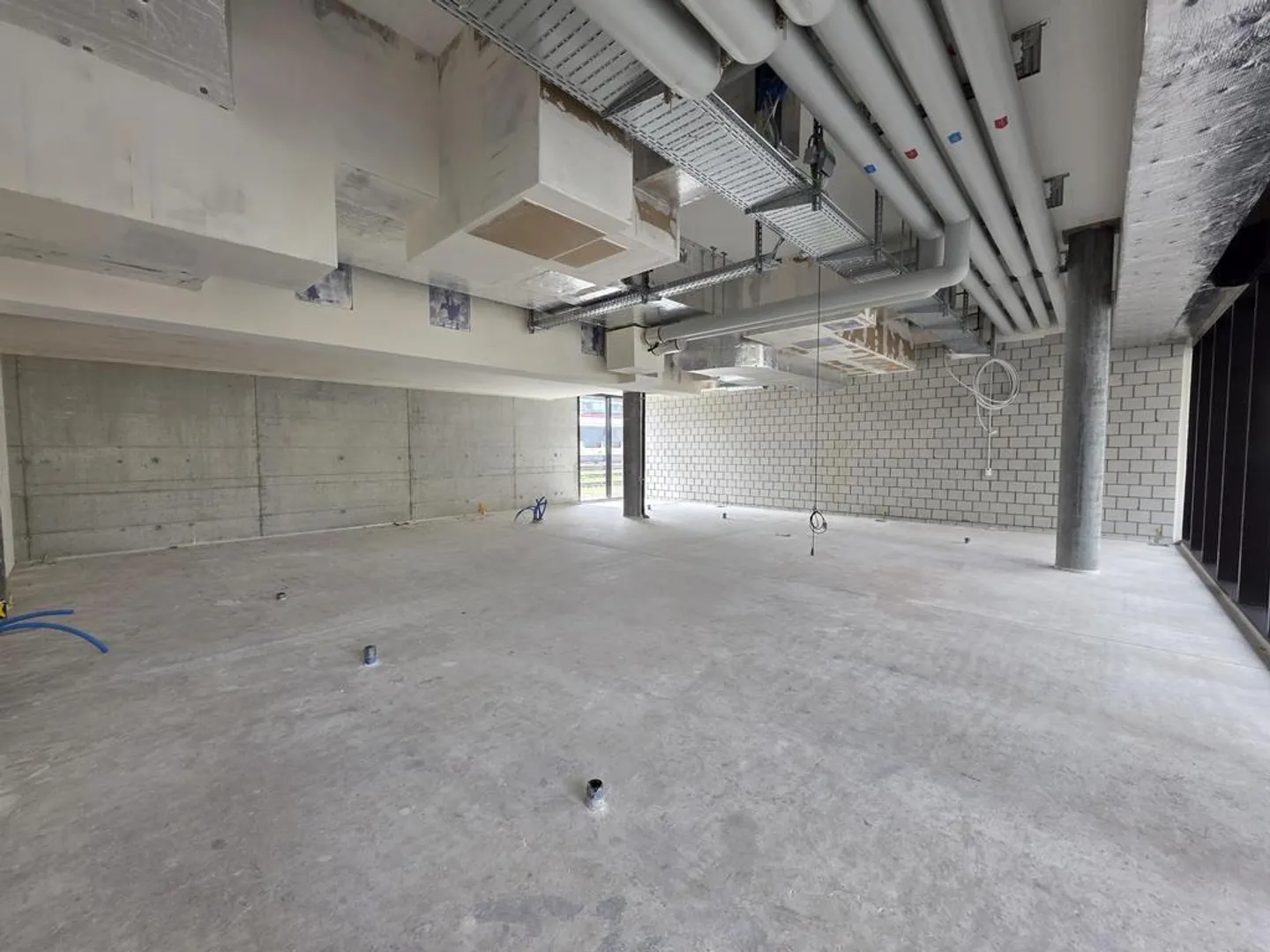 Great commercial space directly at the train station - Photo 5 of 9