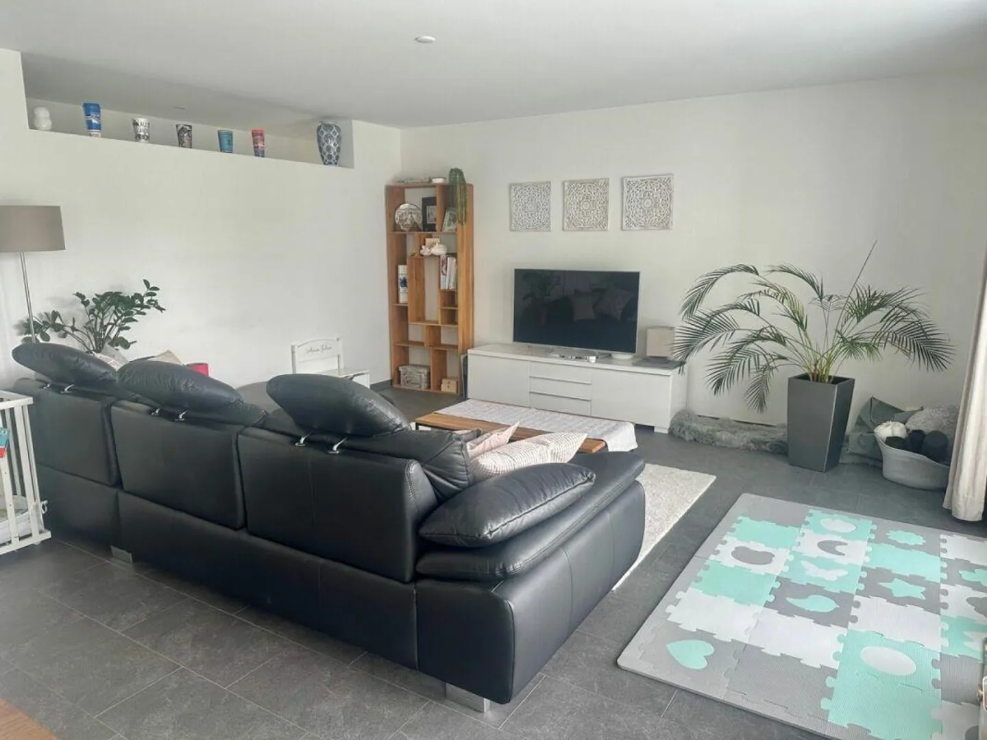 Appartement 4.5 pièces, 2ème étage dans un emplacement calme - Photo 3 sur 8