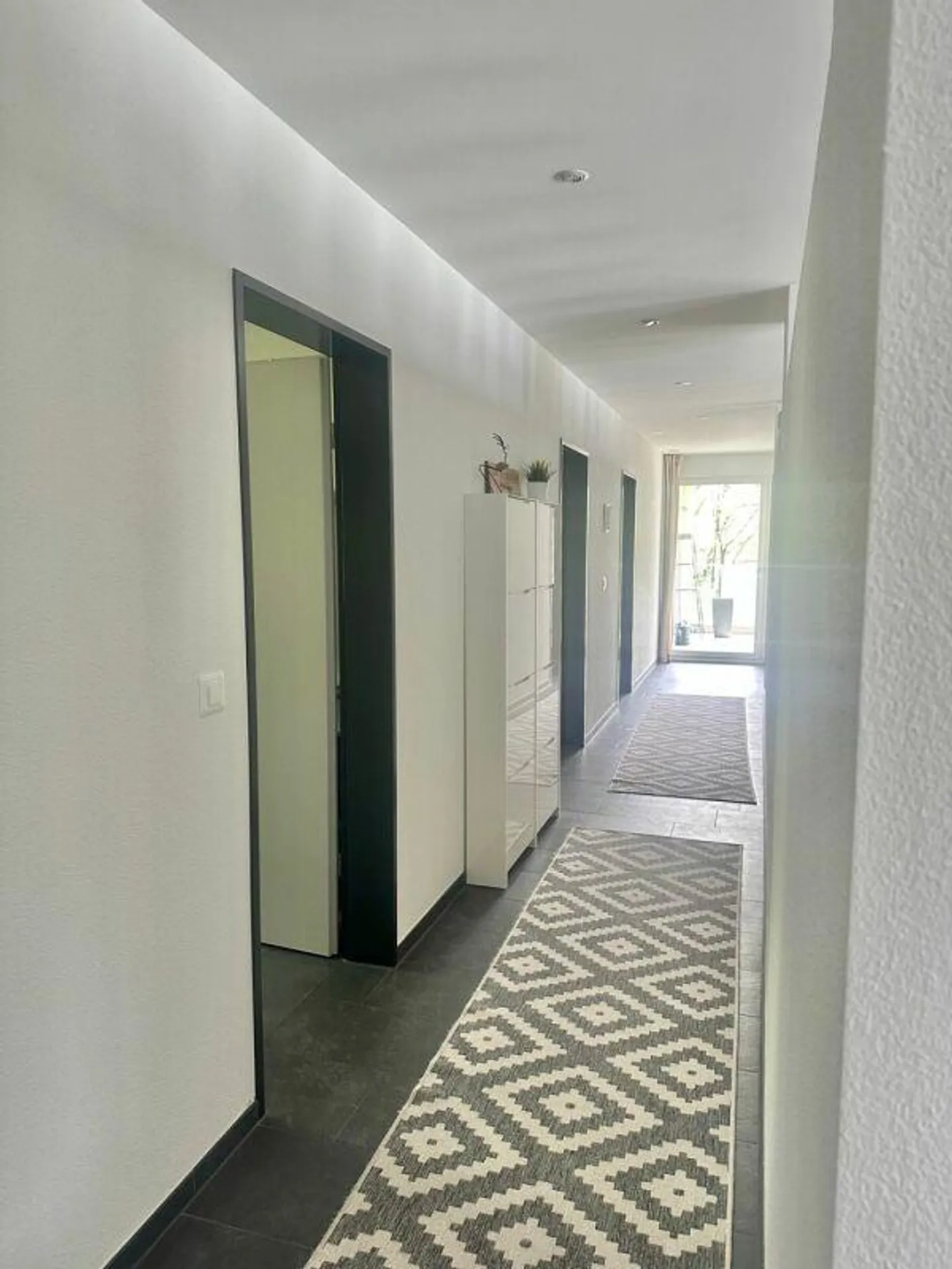 Appartement 4.5 pièces, 2ème étage dans un emplacement calme - Photo 4 sur 8