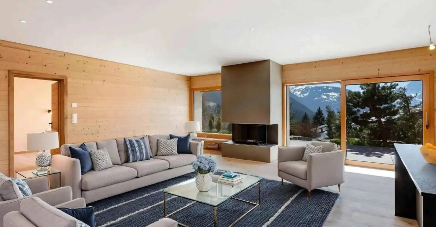 Luxury Chalet with Stunning Views - Photo 2 of 6