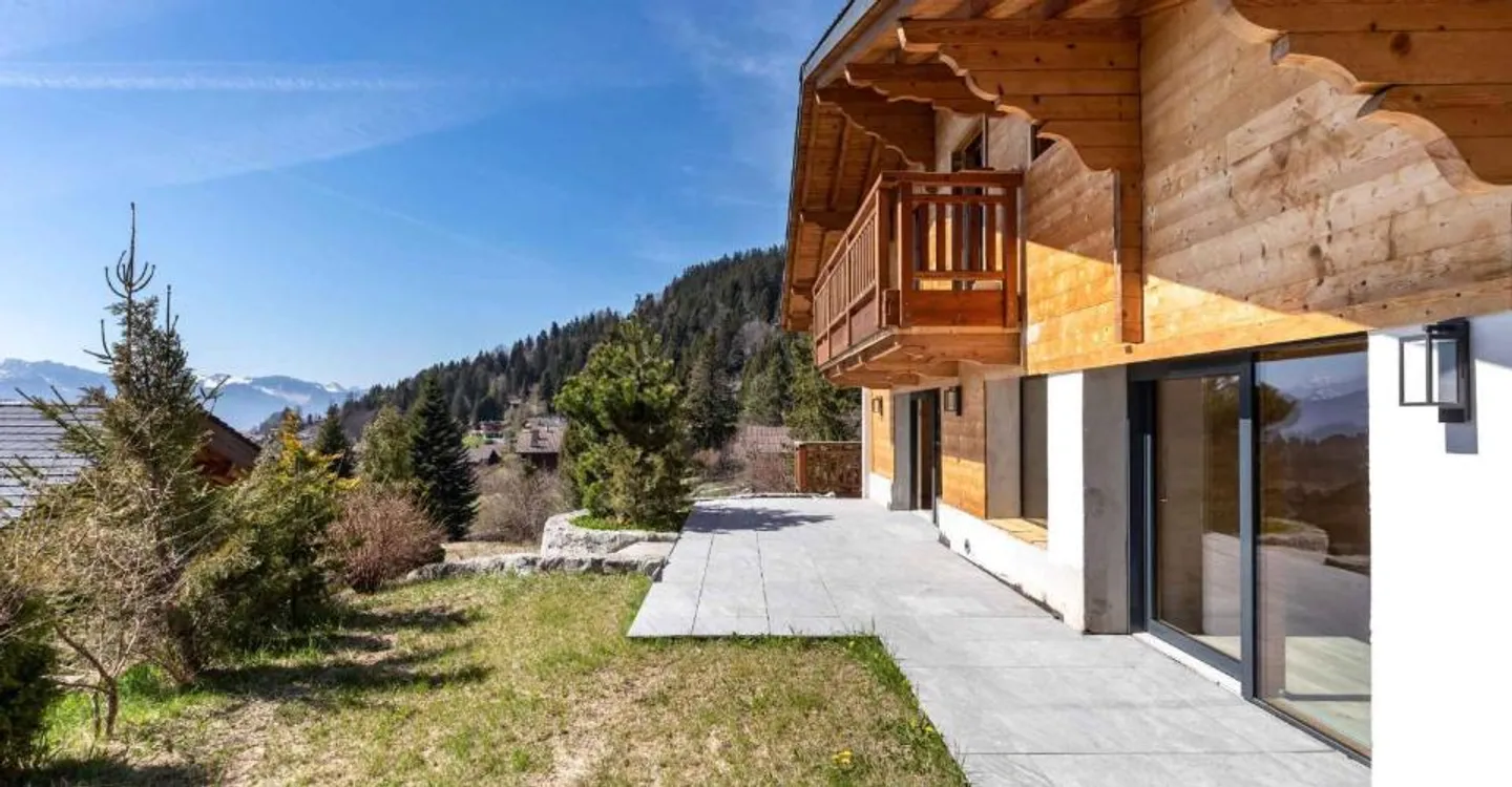 Luxury Chalet with Stunning Views - Photo 4 of 6