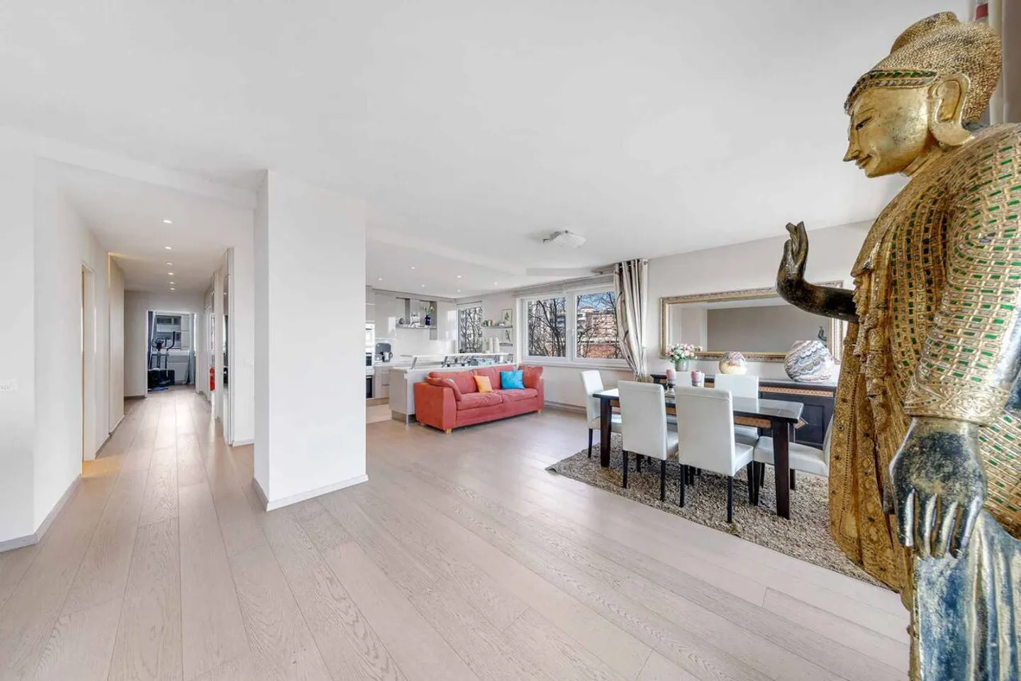 Appartement rénové de 5.5 pièces avec vue panoramique sur le lac - Photo 4 of 8