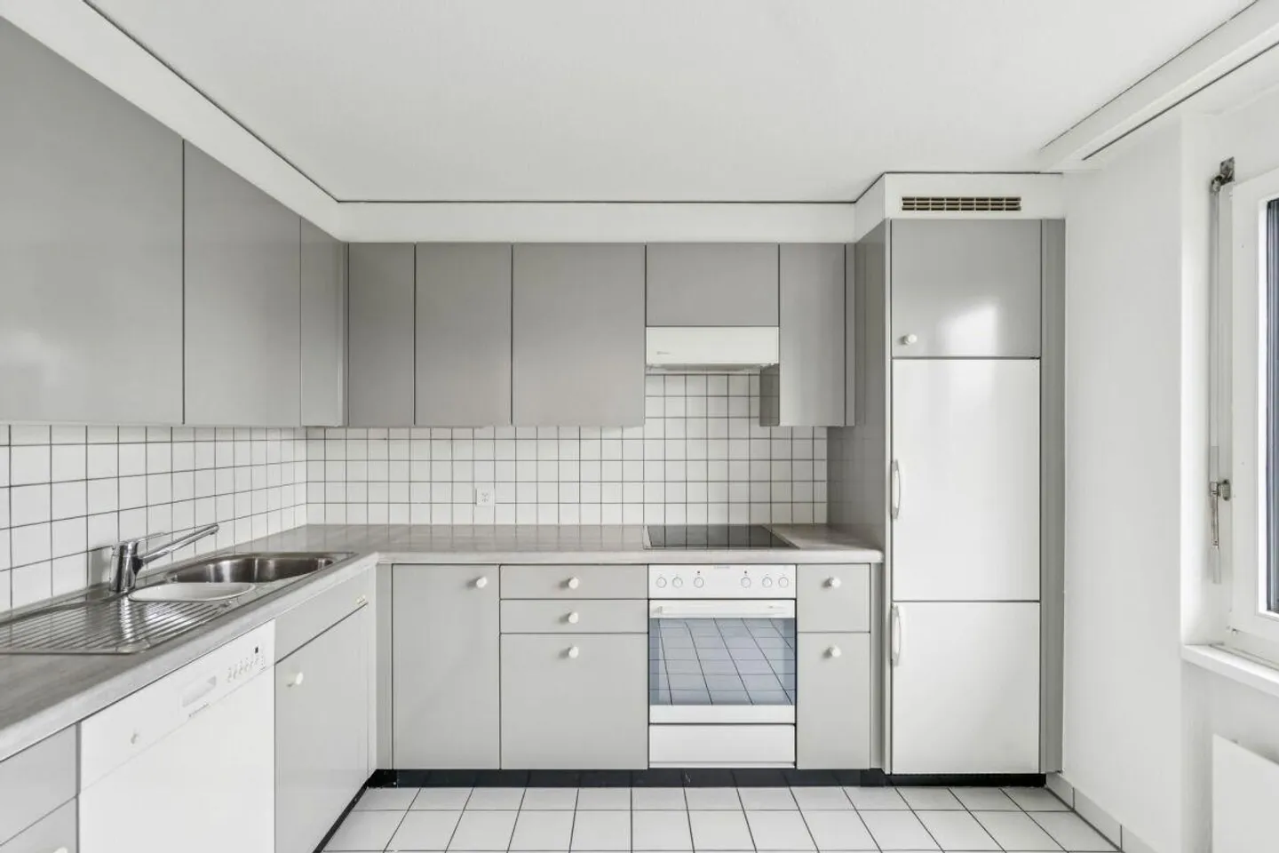 Appartement 4.5 pièces avec balcon dans un emplacement calme - Photo 2 sur 10