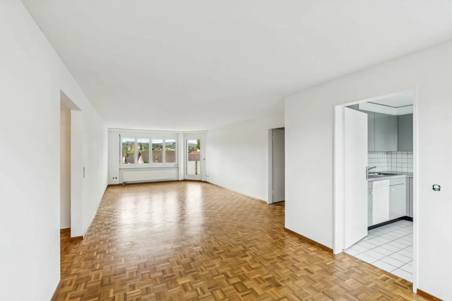 Appartement 4.5 pièces avec balcon dans un emplacement calme - Photo 3 sur 10