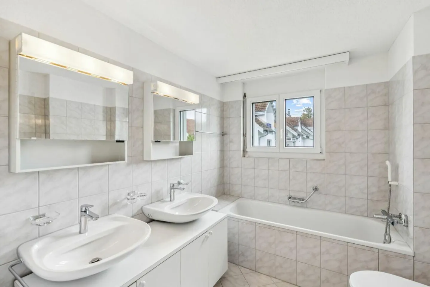 Appartement 4.5 pièces avec balcon dans un emplacement calme - Photo 4 sur 10