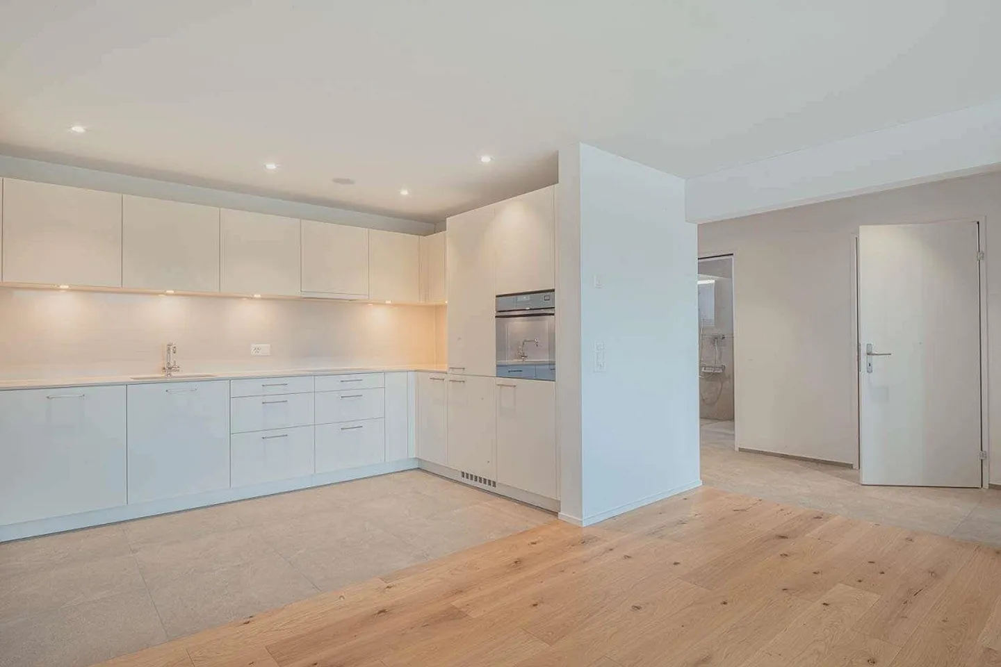 High-quality new apartments in the heart of Dachsen - Photo 2 of 11