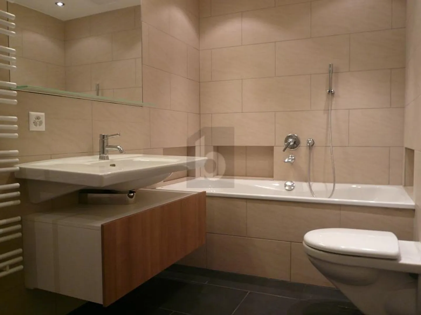 EXKLUSIV AM ZÜRICHBERG: SONNENTERRASSE & 2 PP INKL. - Foto 2 di 6