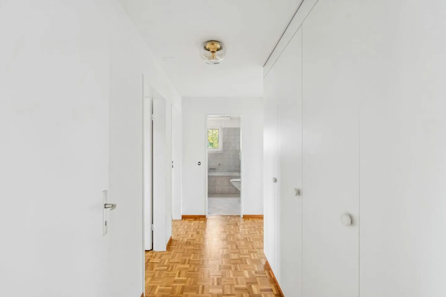 Appartement 4.5 pièces avec balcon dans un emplacement calme - Photo 7 sur 10