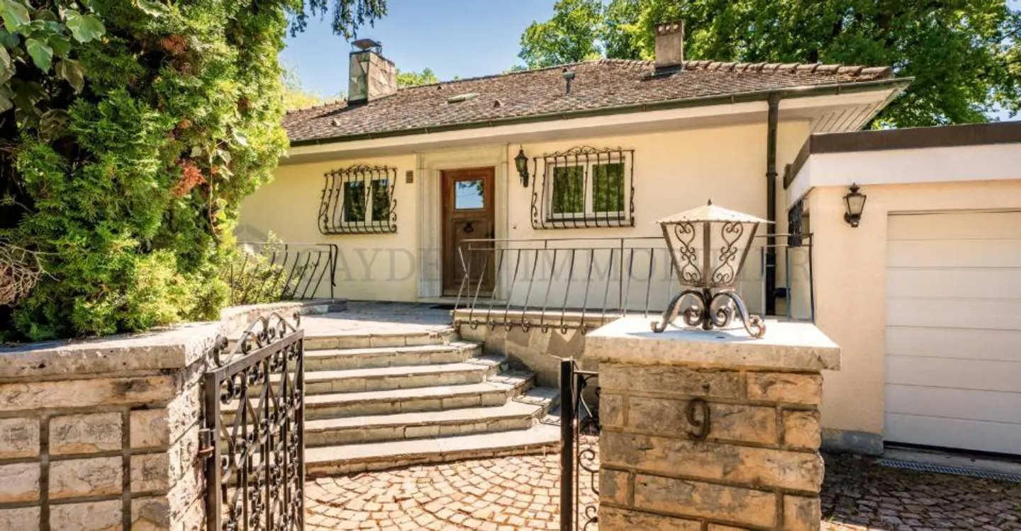 Prächtige individuelle Villa mit großem Garten - Foto 4 von 11