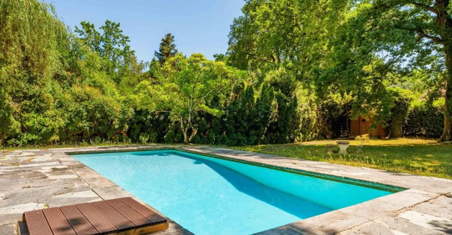 Prächtige individuelle Villa mit großem Garten - Foto 1 von 11