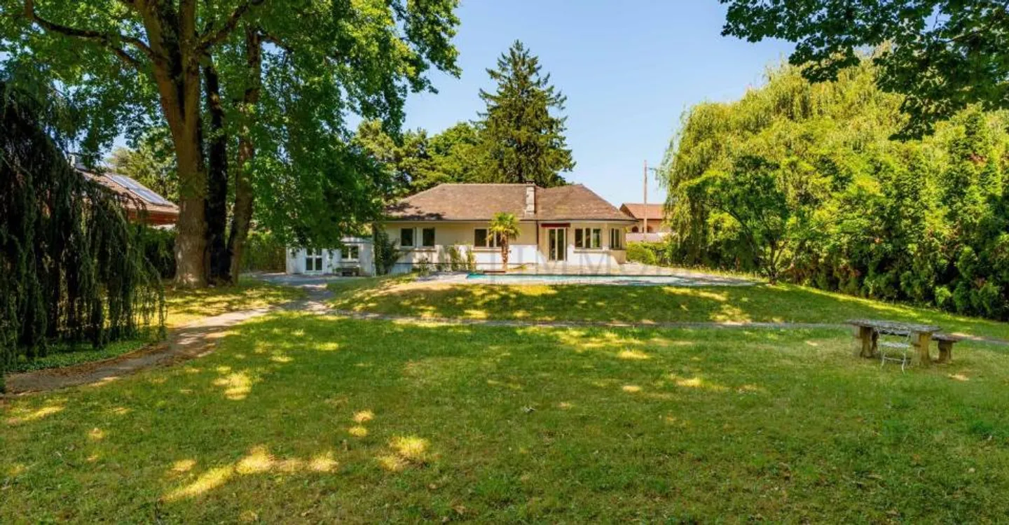 Prächtige individuelle Villa mit großem Garten - Foto 5 von 11
