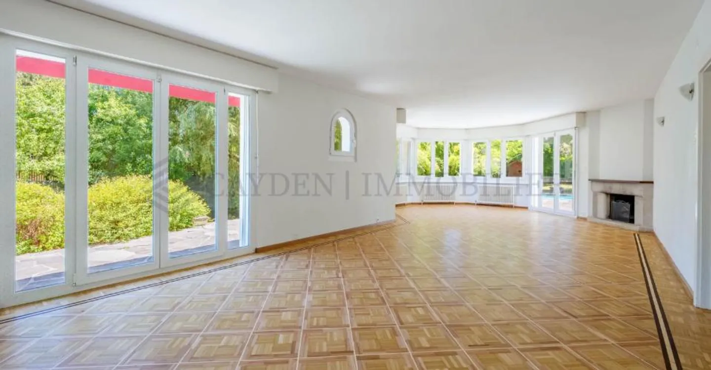 Prächtige individuelle Villa mit großem Garten - Foto 6 von 11