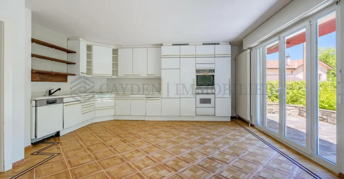 Prächtige individuelle Villa mit großem Garten - Foto 7 von 11