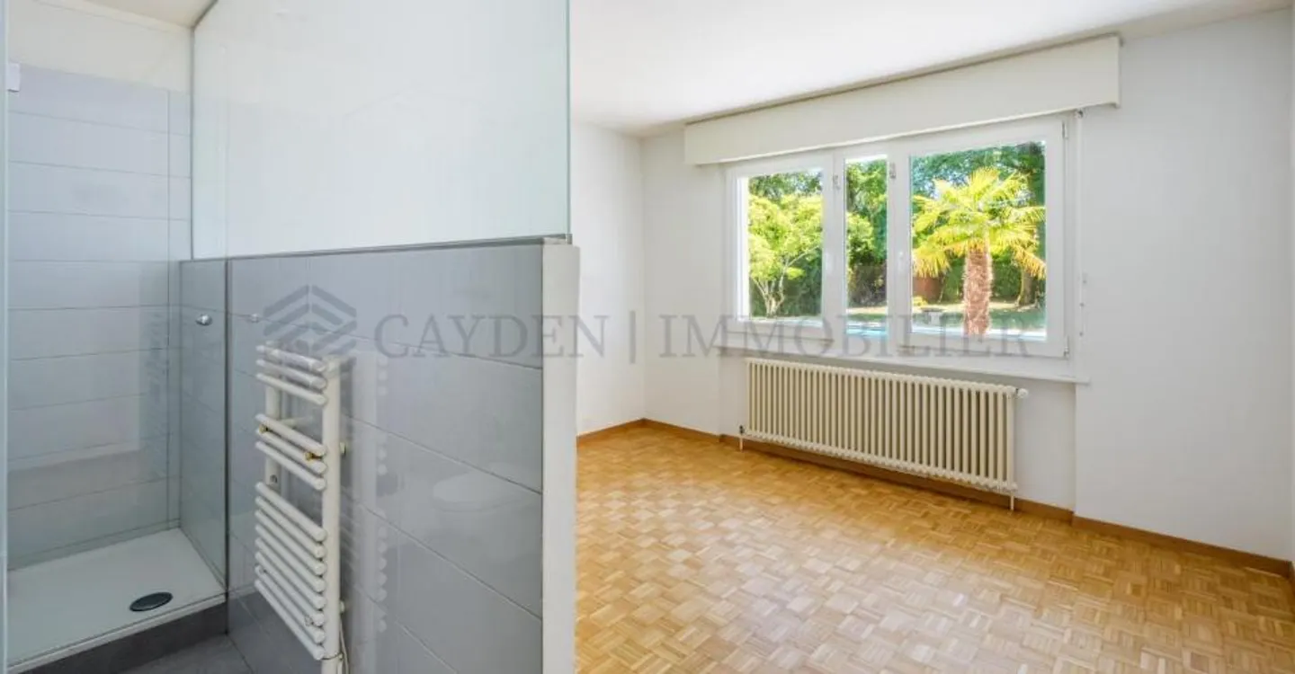 Prächtige individuelle Villa mit großem Garten - Foto 8 von 11