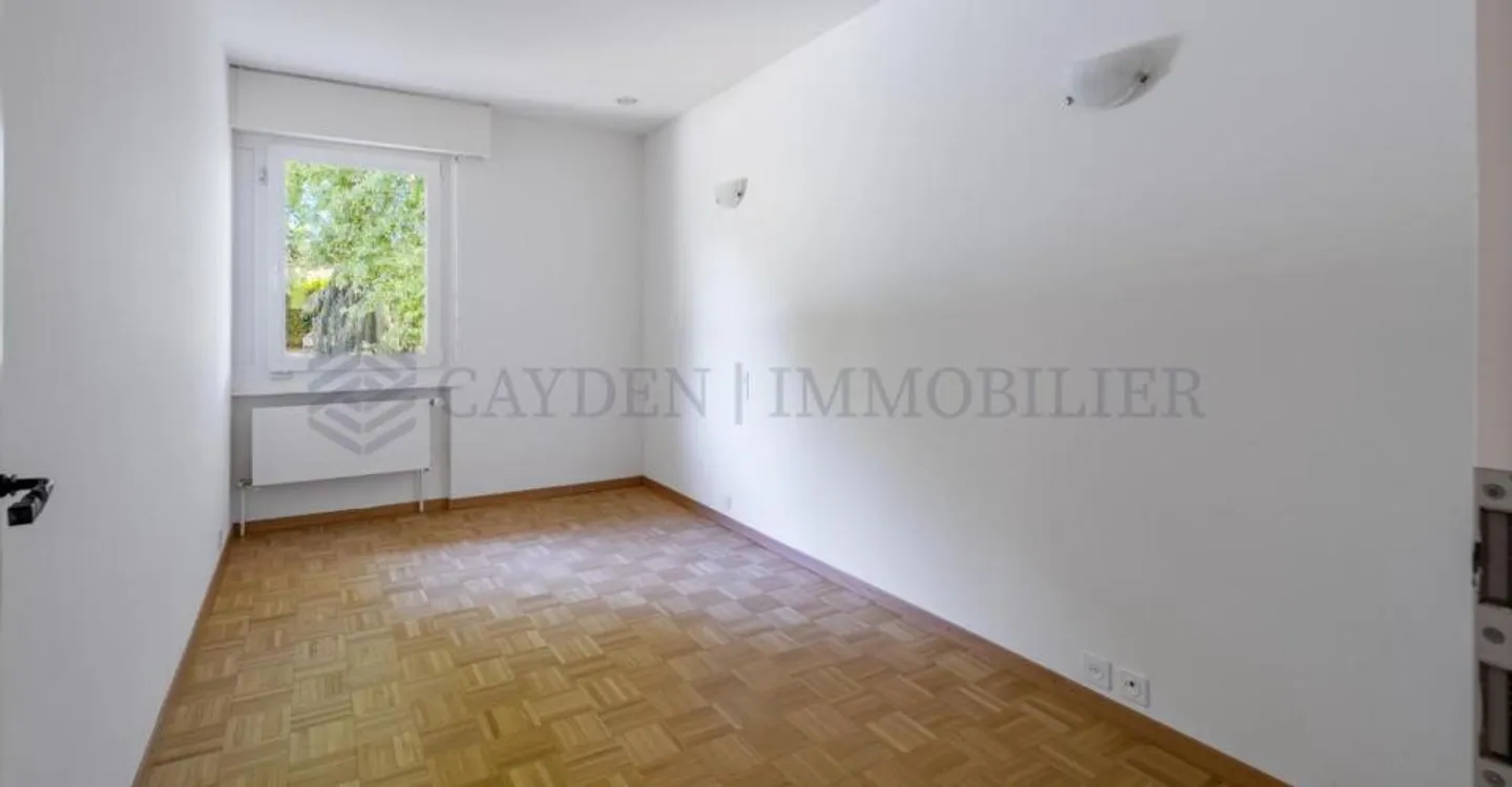 Prächtige individuelle Villa mit großem Garten - Foto 10 von 11
