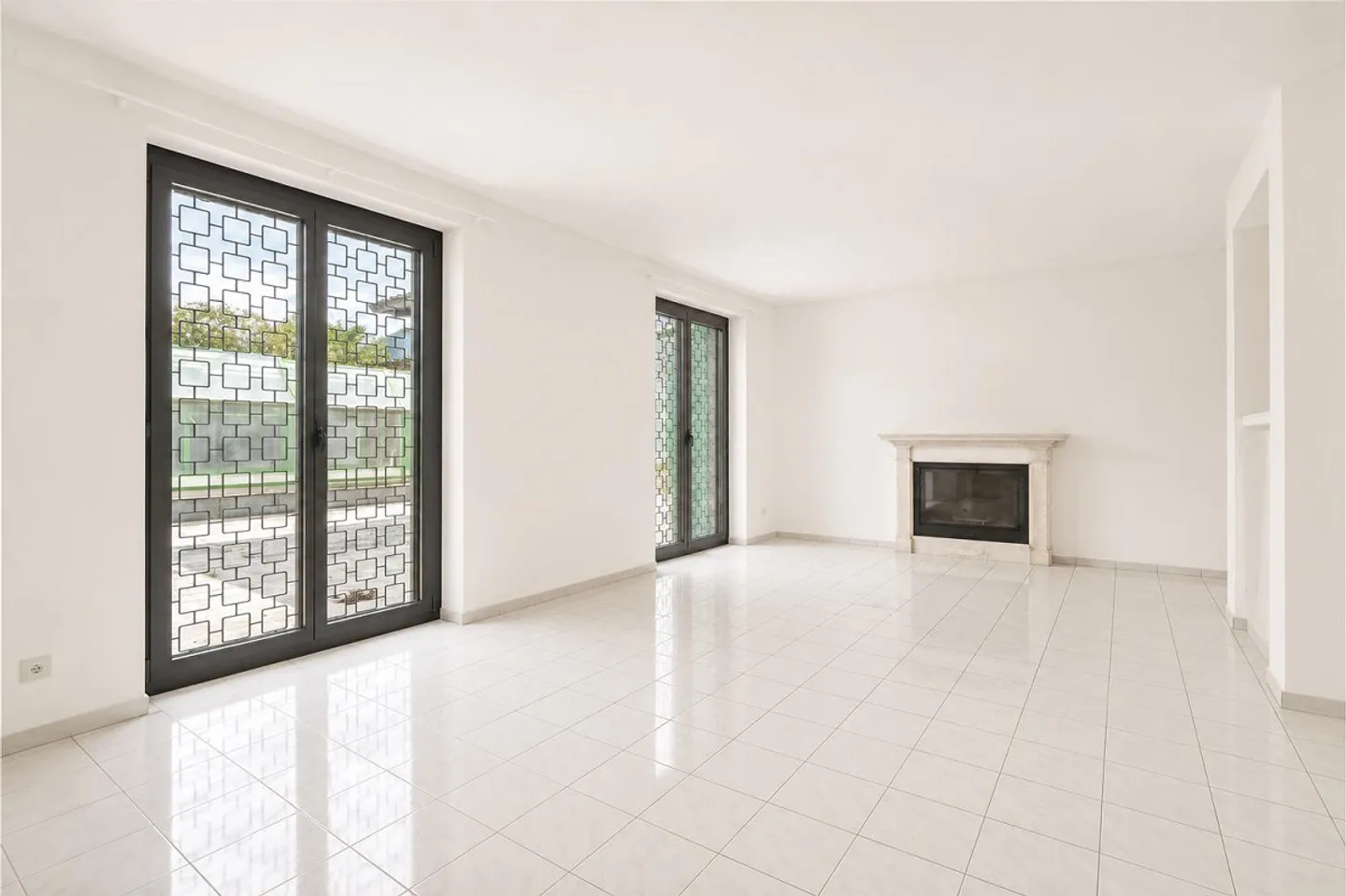 5.5-ROOM HOUSE WITH GARDEN, SWIMMING POOL AND DEPENDANCE - Photo 5 of 13