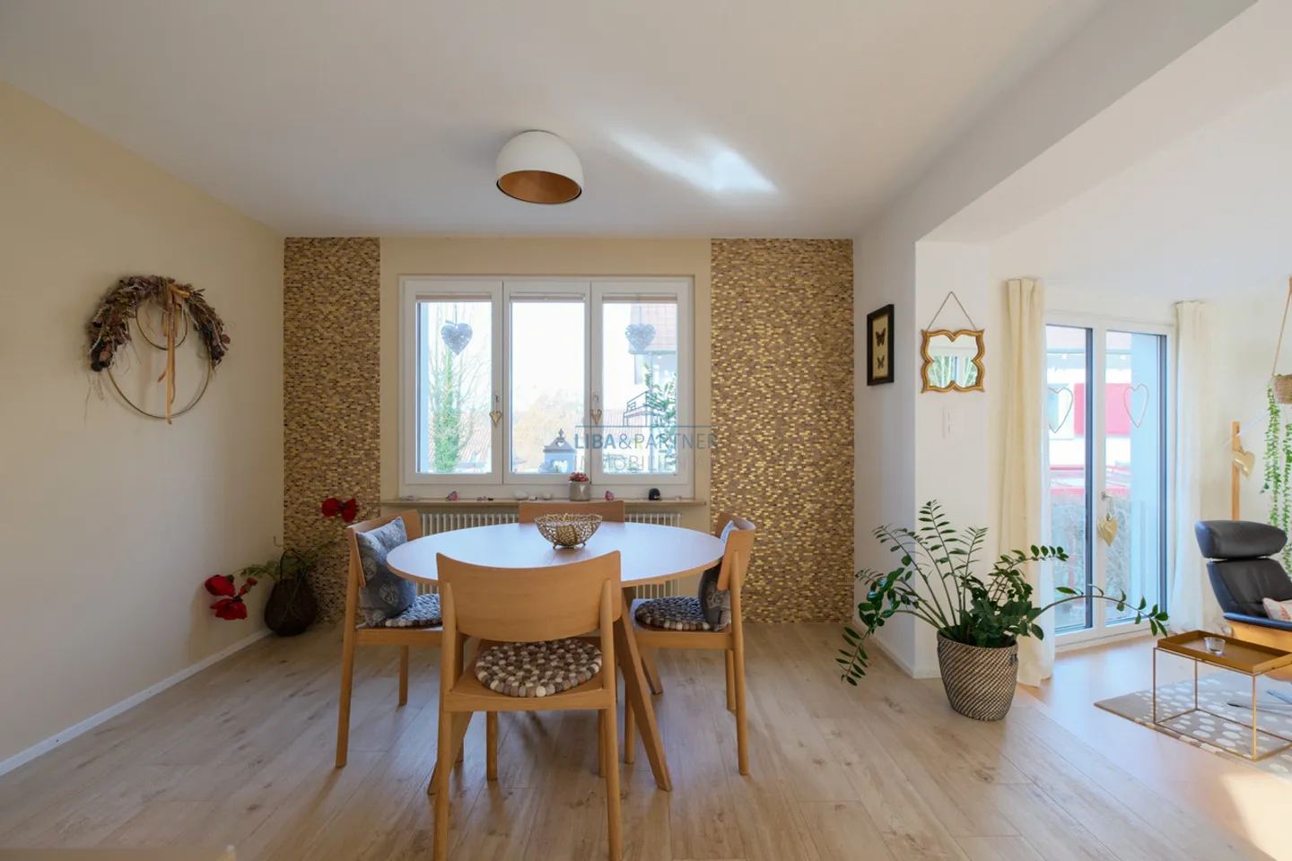 Casa unifamiliare ristrutturata di 7,5 stanze con carattere e ampliamento moderno - Foto 4 di 14