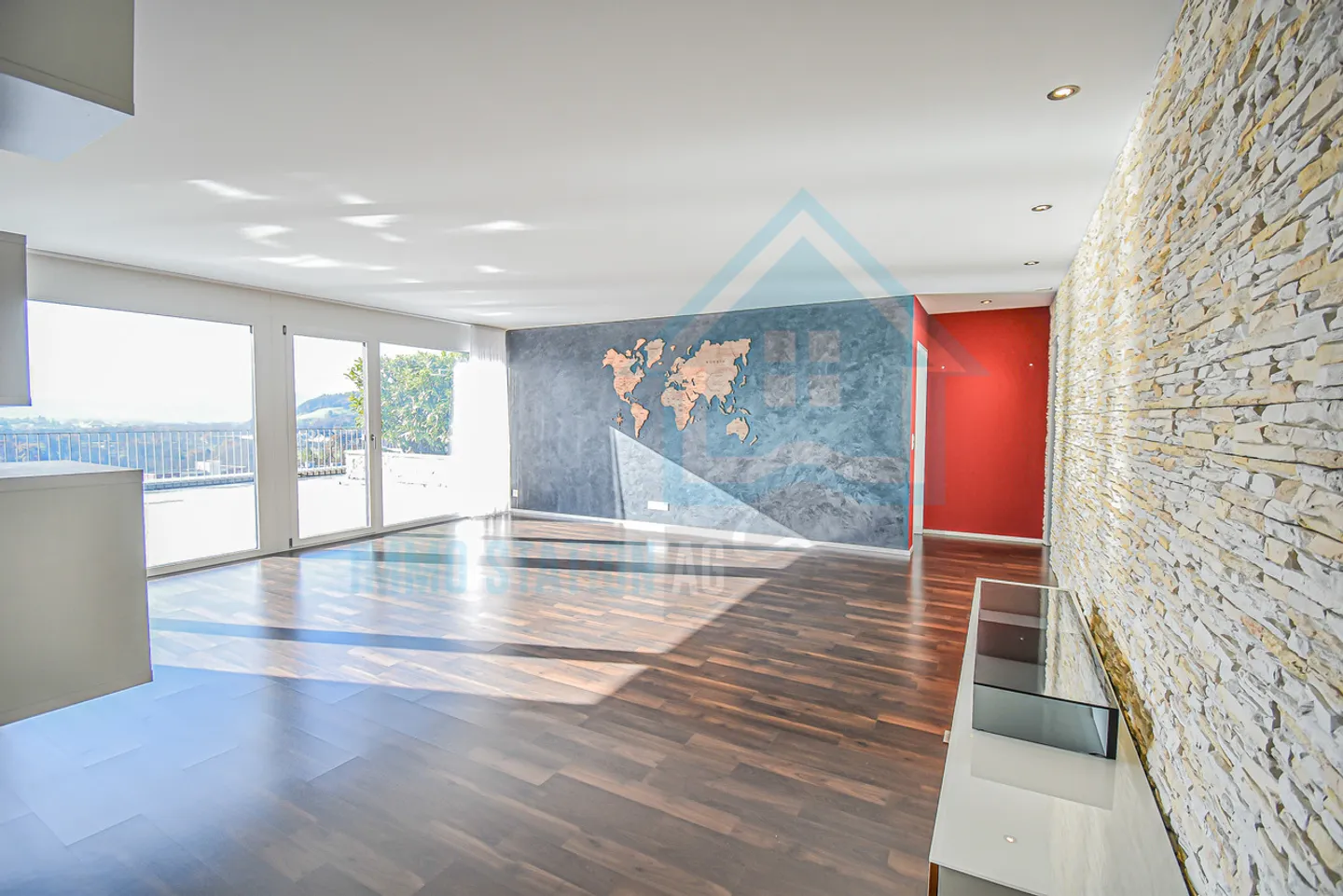 Appartement en attique moderne dans un emplacement privilégié avec vue panoramique à couper le souffle - Photo 3 sur 14