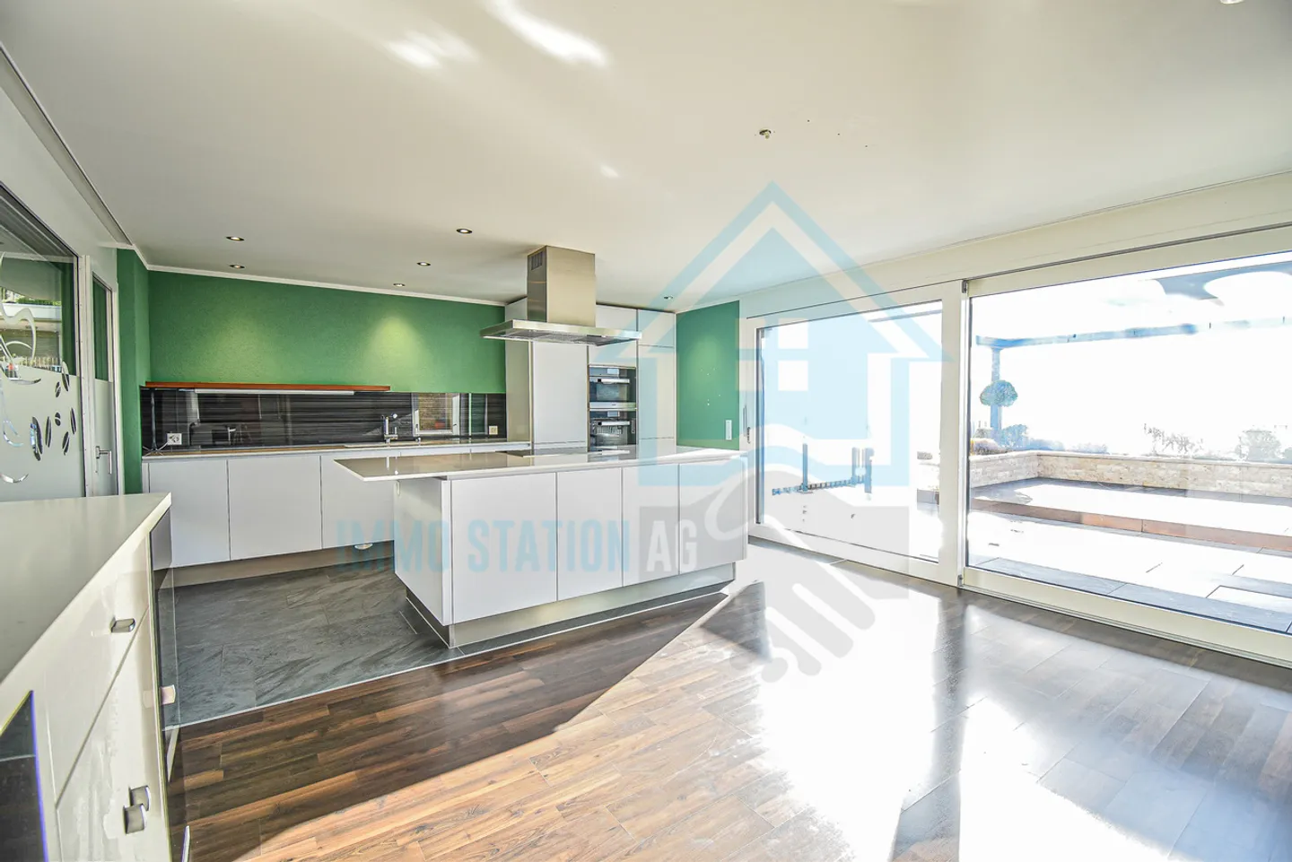 Appartement en attique moderne dans un emplacement privilégié avec vue panoramique à couper le souffle - Photo 4 sur 14