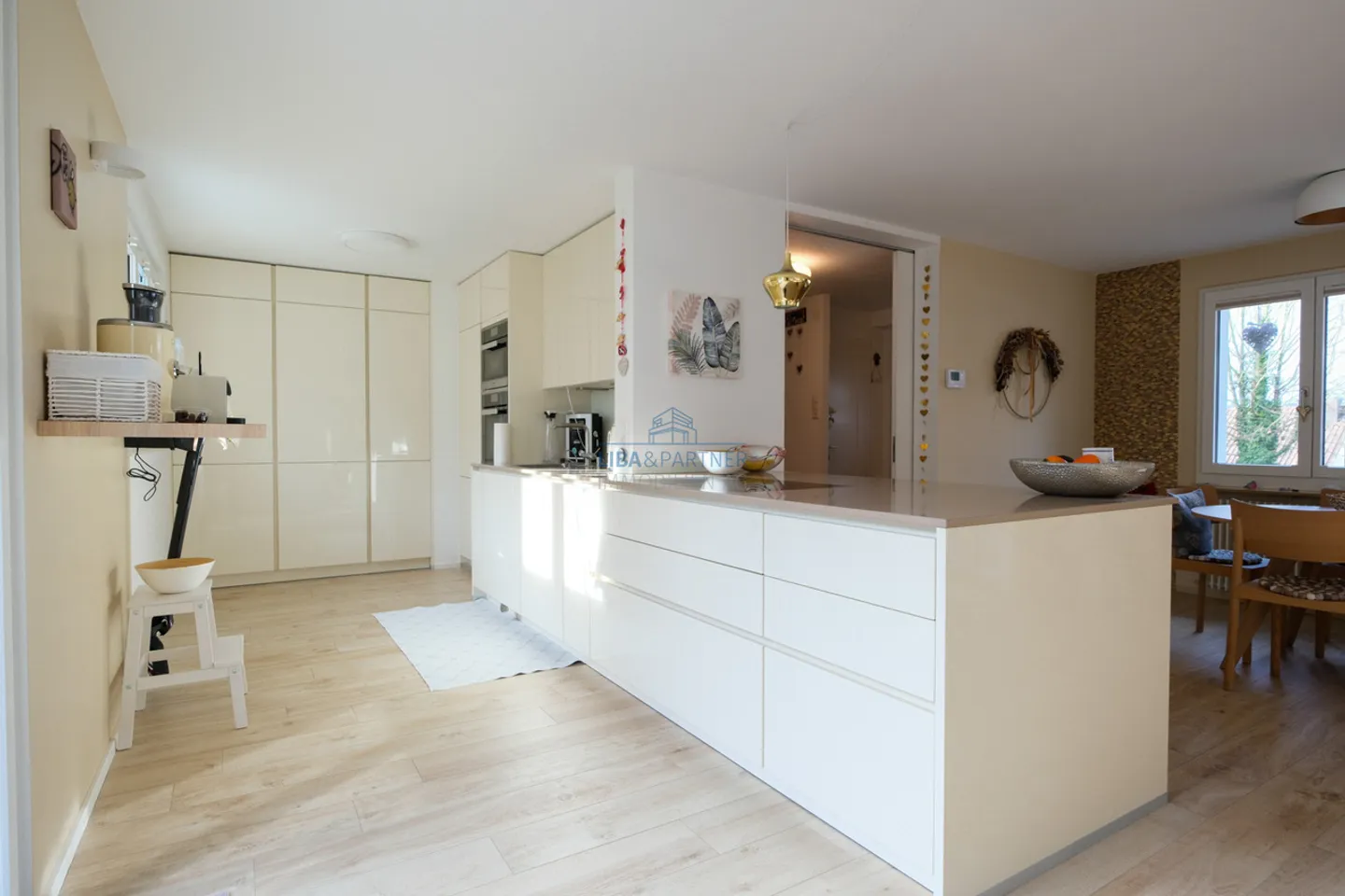 Casa unifamiliare ristrutturata di 7,5 stanze con carattere e ampliamento moderno - Foto 5 di 14