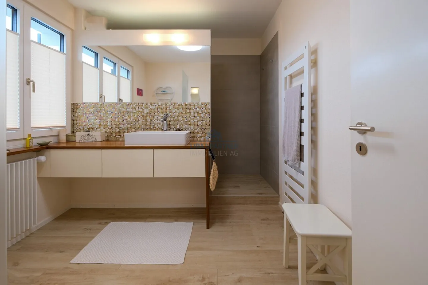 Casa unifamiliare ristrutturata di 7,5 stanze con carattere e ampliamento moderno - Foto 9 di 14