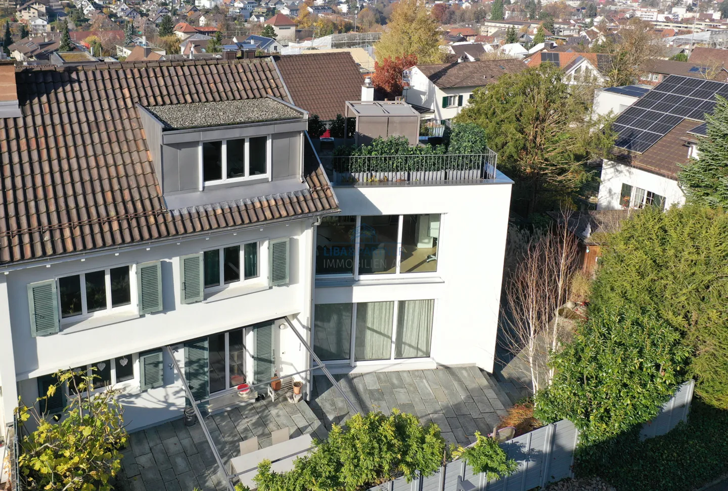 Casa unifamiliare ristrutturata di 7,5 stanze con carattere e ampliamento moderno - Foto 2 di 14