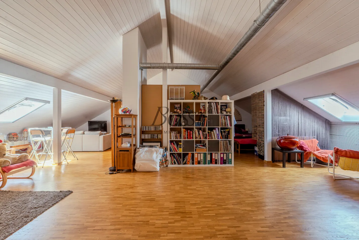 Duplex luminoso con terrazza, vista libera e grande potenziale - Foto 11 di 13