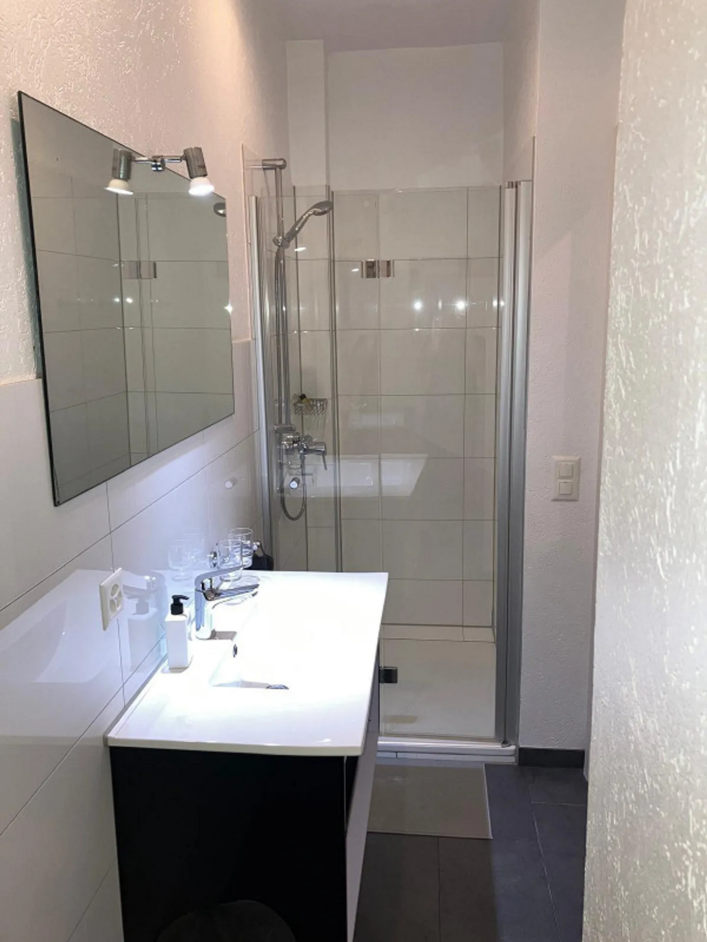 Appartamento 2 camere con patio giardino idilliaco - Foto 4 di 7