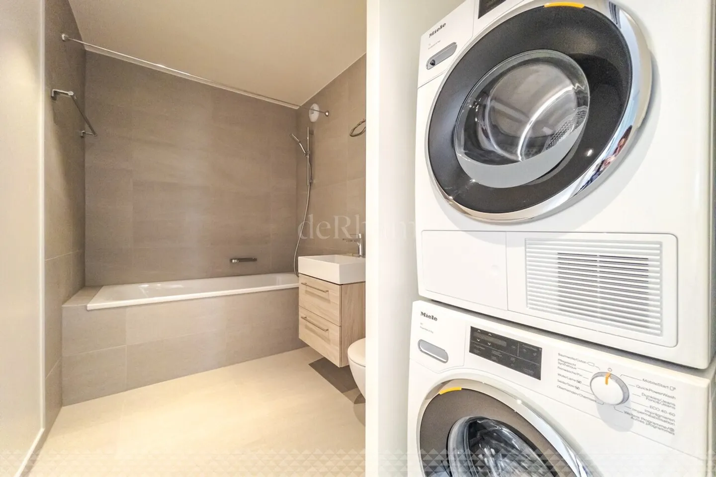 Sublime 4.5 rooms in a recent construction - Photo 12 of 13