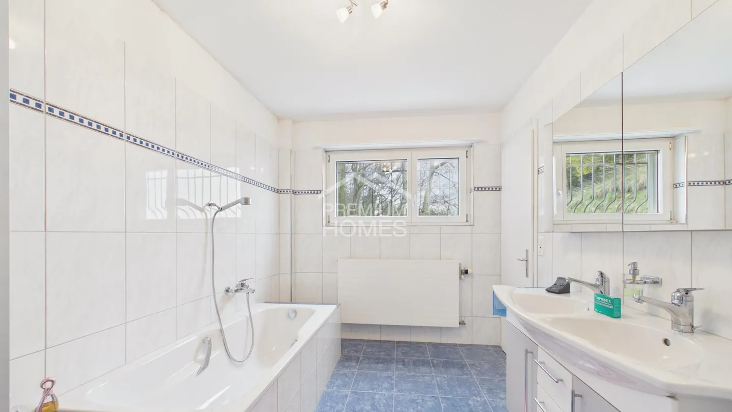Posizione unica incontra una casa residenziale generosa! - Foto 12 di 13