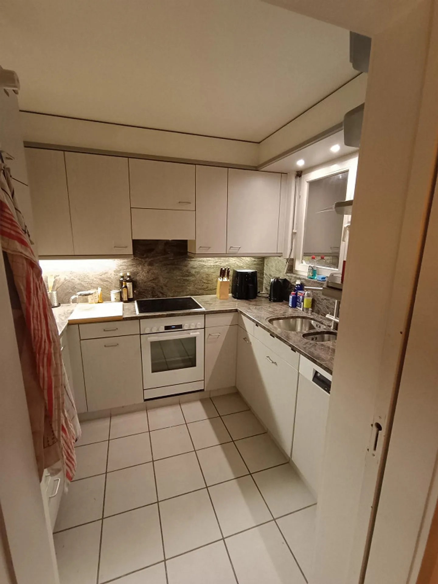 Cozy 5½ Room Apartment - Photo 2 of 7