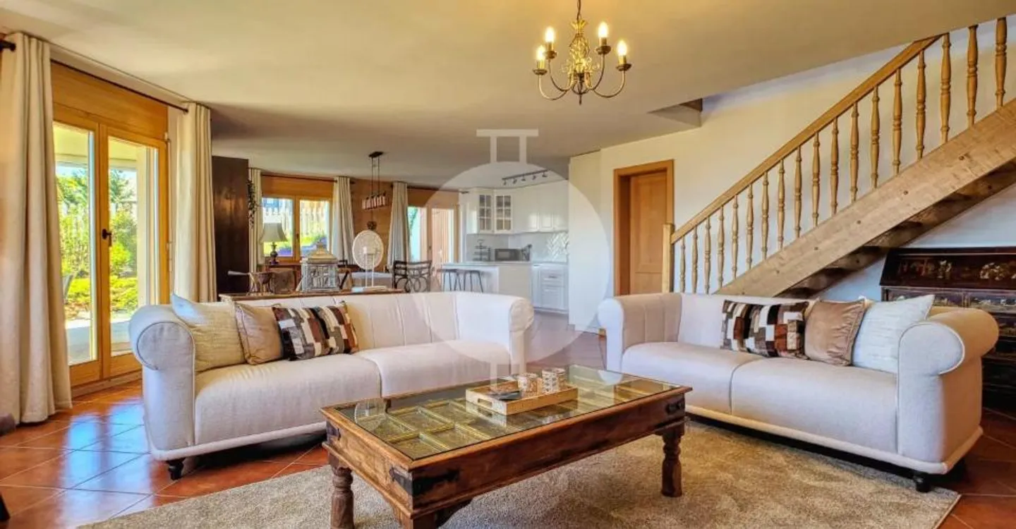 Magnificent 5.5 room luxury apartment with large garden and panoramic mountain views - Photo 1 of 13