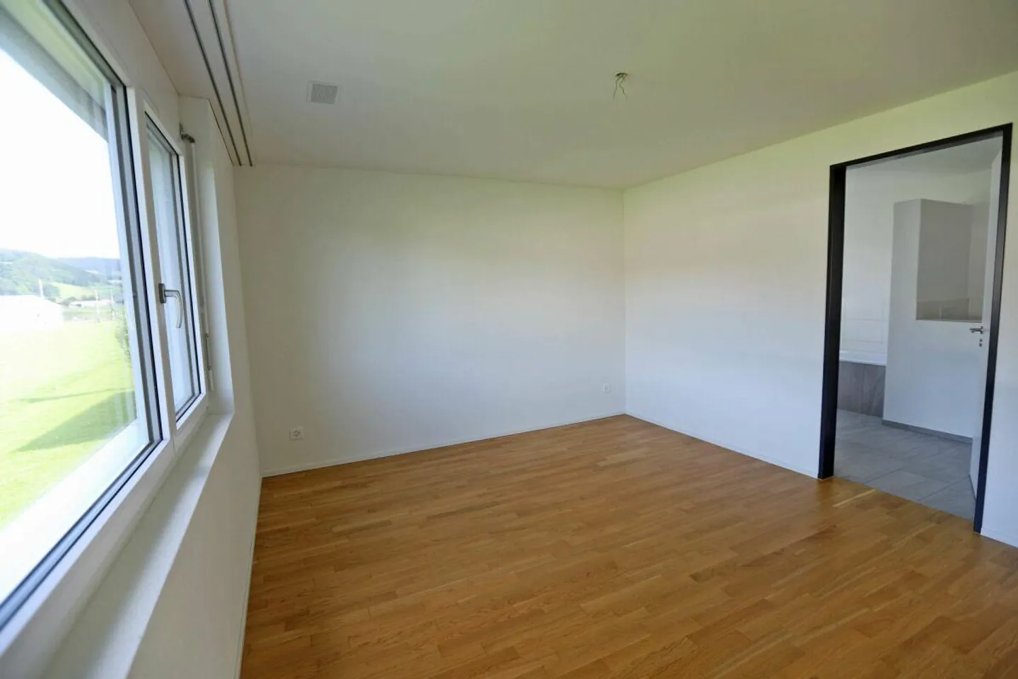 Spacious 4.5 room apartment in a family-friendly neighborhood! - Photo 7 of 13