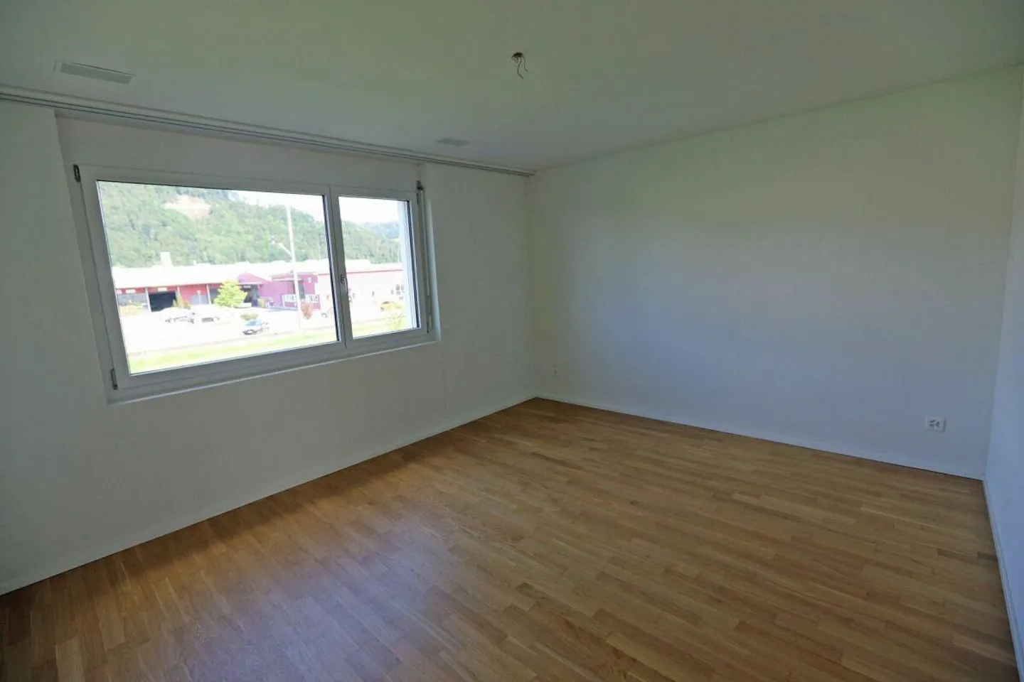 Spacious 4.5 room apartment in a family-friendly neighborhood! - Photo 9 of 13