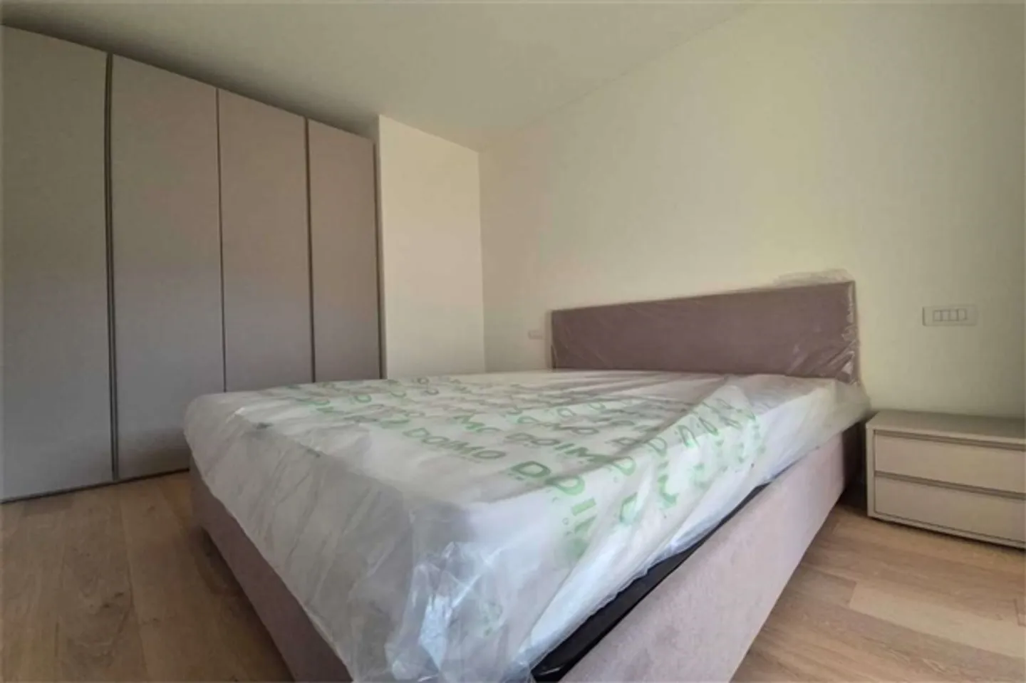 Chiasso 2.5 New Rooms in a Prestigious Area - Photo 5 of 7