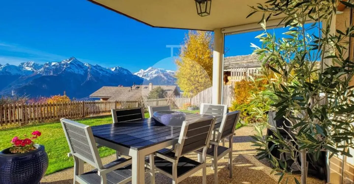 Magnificent 5.5 room luxury apartment with large garden and panoramic mountain views - Photo 8 of 13