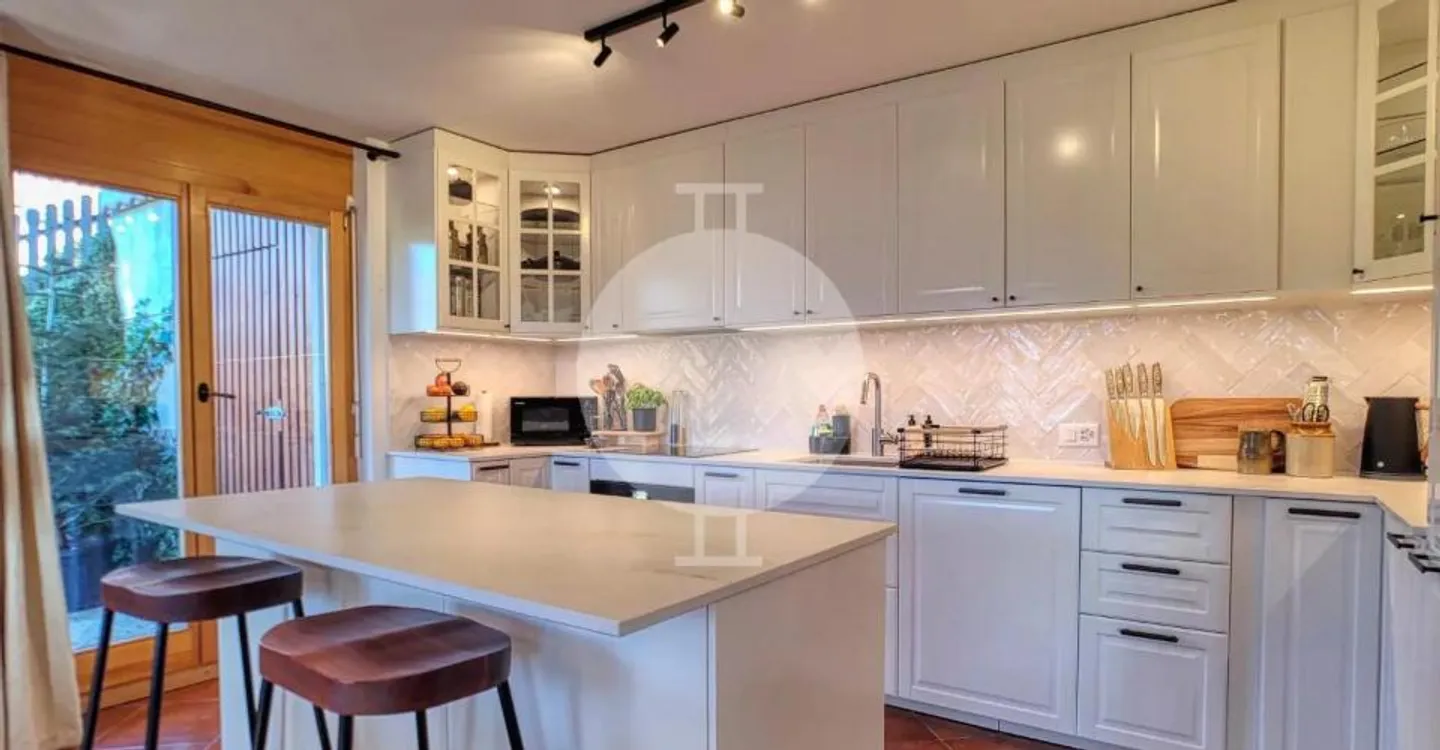 Magnificent 5.5 room luxury apartment with large garden and panoramic mountain views - Photo 6 of 13