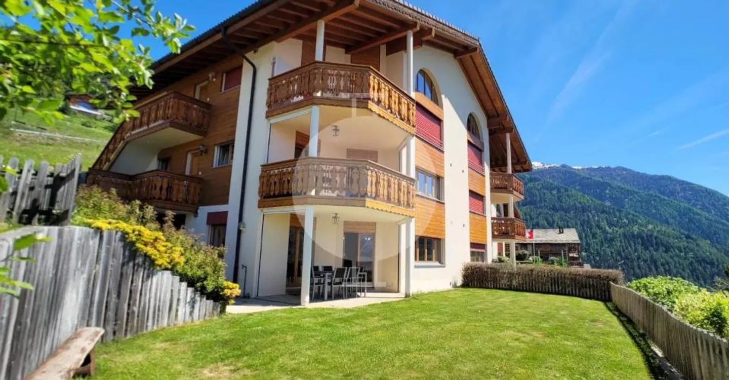 Magnificent 5.5 room luxury apartment with large garden and panoramic mountain views - Photo 7 of 13